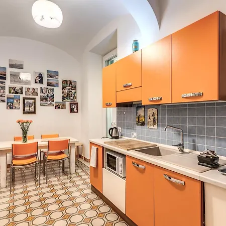 Biancalunagiulia 4* روما