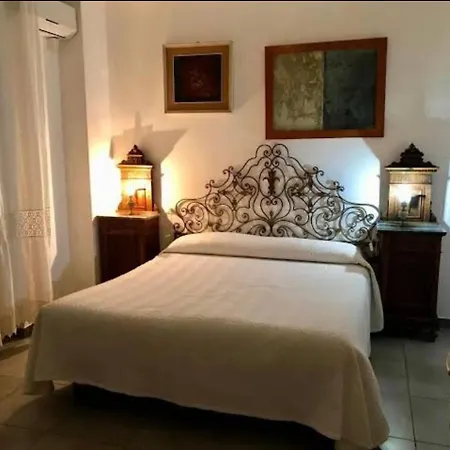 Guest house Biancalunagiulia 4*
